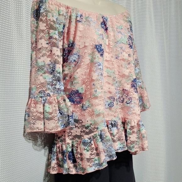 Almost Famous On / Off Shoulder Peplum Pink Lace Stretch Pop Over Top (L) - Picture 3 of 10